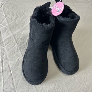 Cozy Black Ladies Boots